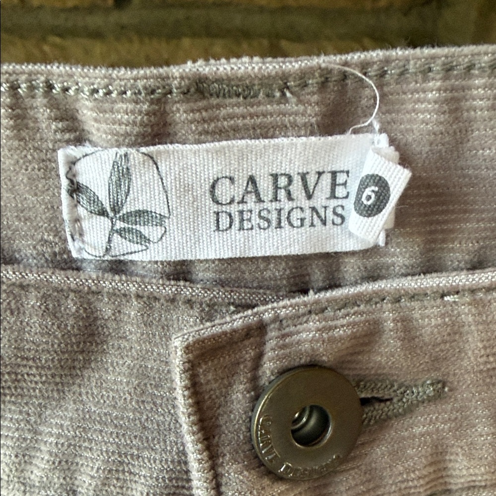 Carve Designs Women's Oahu Gray Corduroy Shorts with fray & stretch. Size 6 - Picture 2 of 8